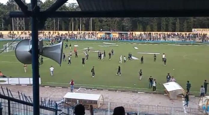 hasil_imbang_disinyalir_jadi_awal_kericuhan_laga_psms_vs_psps