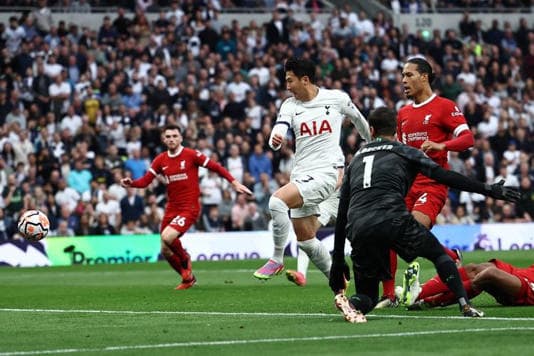hasil_liga_inggris_liverpool_menyerah_di_kandang_tottenham_hotspur_dengan_9_pemain_dan_diwarnai_2_kartu_merah