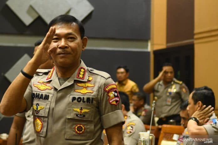 hati_hati_modus_baru_perampok_menyamar_petugas_semprot_disinfektan