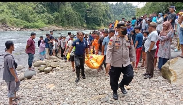 heboh_mayat_pria_ditemukan_di_aliran_sungai_bahbolon_sipispis