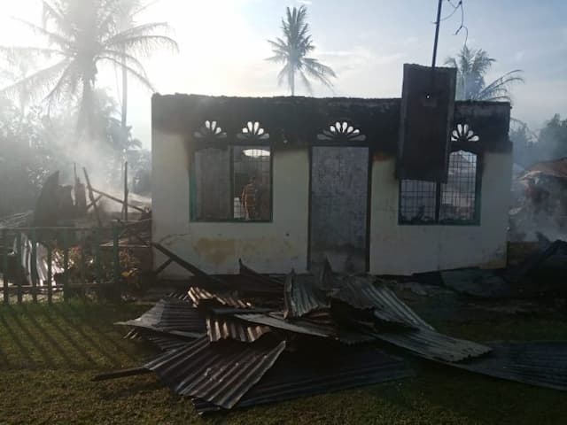 heboh_satu_unit_rumah_terbakar_di_pagar_merbau_deli_serdang