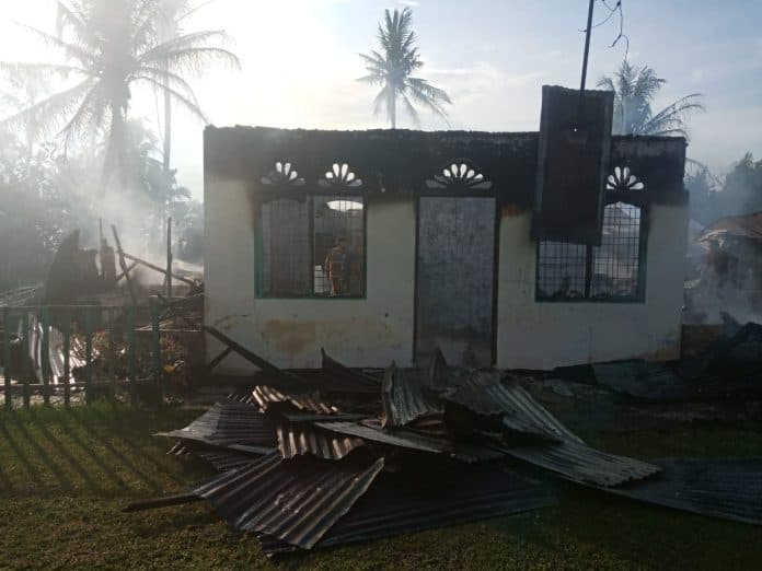 heboh_satu_unit_rumah_terbakar_di_pagar_merbau_deli_serdang