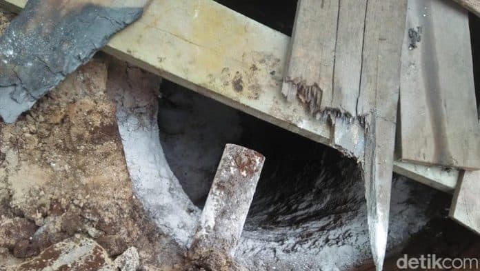 heboh_sekeluarga_ditemukan_tewas_dalam_septic_tank