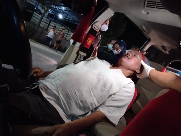 heboh_seorang_pria_meninggal_dalam_mobil_dengan_wajah_menghitam_di_pintu_keluar_rs_horas_insani