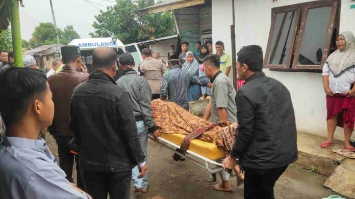 hendak_curi_tiang_telkom_warga_kota_tebing_tinggi_tewas_tersengat_listrik