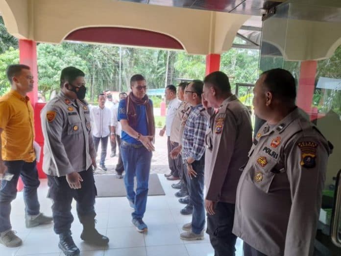 hinca_panjaitan_tampung_aspirasi_kapolsek_di_asahan_untuk_dibawa_ke_senayan