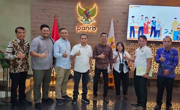 honorer_tendik_dairi_datangi_kemenpan_rb_di_jakarta_sampaikan_aspirasi