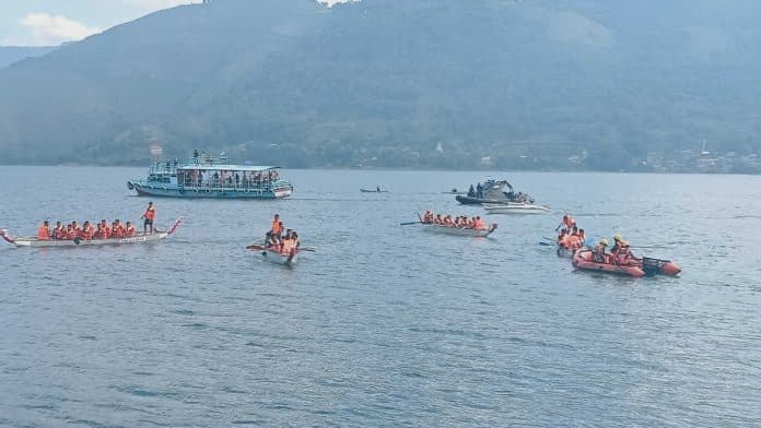 horas_samosir_fiesta_2024_festival_lomba_solu_bolon_digelar_di_waterfront_city_pangururan