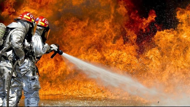 hotel_g2_di_kawasan_panglima_polim_terbakar_tiga_orang_meninggal