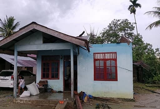 hujan_dan_angin_kencang_rusak_10_rumah_di_kecamatan_panei