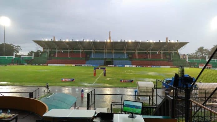 hujan_deras_pertandingan_karo_united_vs_sriwijaya_fc_molor_satu_jam_lebih