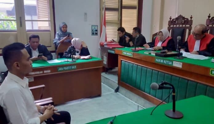 hukuman_sales_officer_pt_karya_semangat_mandiri_diperkuat_3_tahun