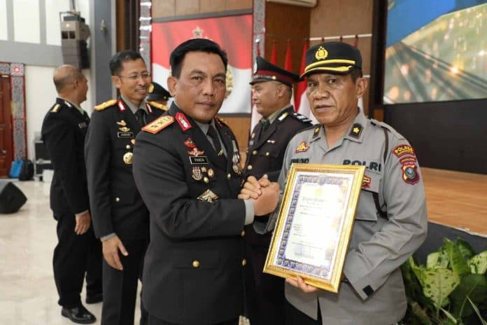 humas_polres_padangsidimpuan_terima_penghargaan_dari_kapolda_sumut