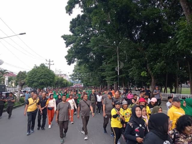 hut_ke_62_korem_022pt_gelar_jalan_santai_dan_senam_aerobik