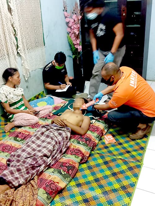 ibu_histeris_dan_syok_lihat_anaknya_gantung_diri