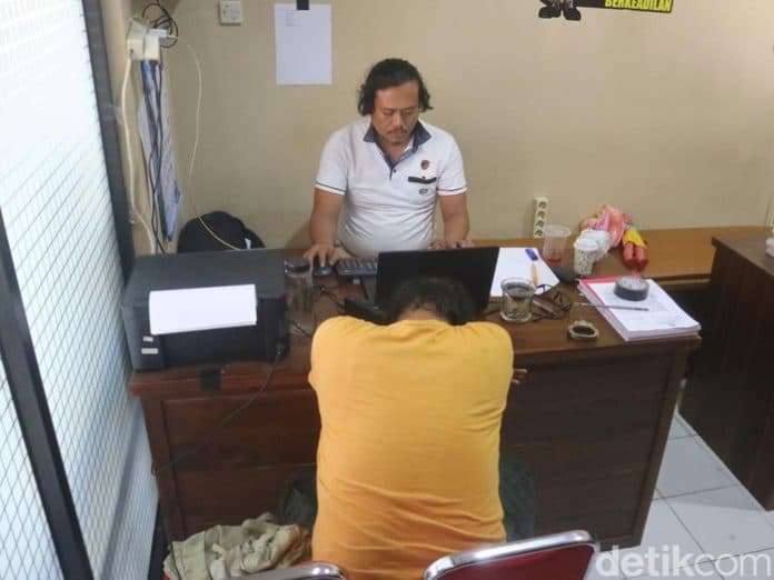 ibu_muda_tewas_peluk_tiga_anaknya_suaminya_ditetapkan_tersangka
