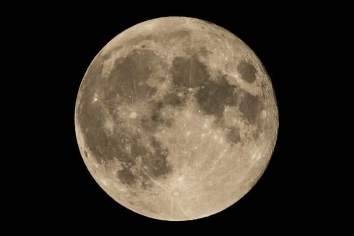 ilmuan_temukan_fakta_bulan_makin_menjauh_dari_bumi_bakal_hilang