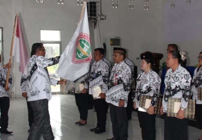 ilyas_sitorus_minta_pengurus_pgri_nias_utara_yang_baru_dilantik_jaga_kekompakan