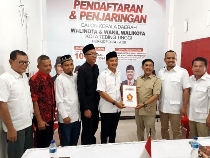 iman_irdian_saragih_daftar_calon_wali_kota_tebing_tinggi_di_7_parpol