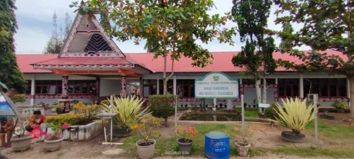 infocus_sman_1_tigalingga_dairi_belum_ada_plh_kepsek_uang_komite_rp58_juta_dipegang_antoni_tarigan