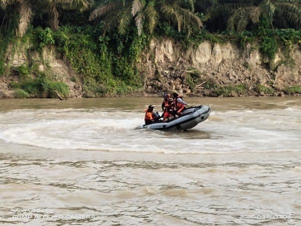 ingin_menolong_sepupu_malah_ikut_hanyut_di_sungai_silau_beting