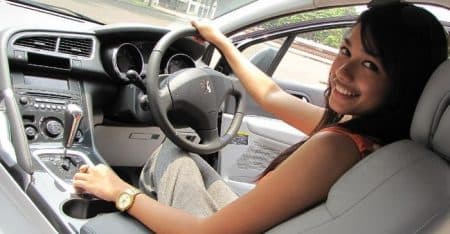 ini_tips_berkendara_aman_dan_tenang_saat_hujan_dan_angin_kencang