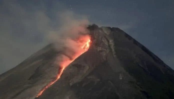 intensitas_kegempaan_gunung_merapi_masih_tinggi_160_kali_luncurkan_guguran_lava_selama_sepekan