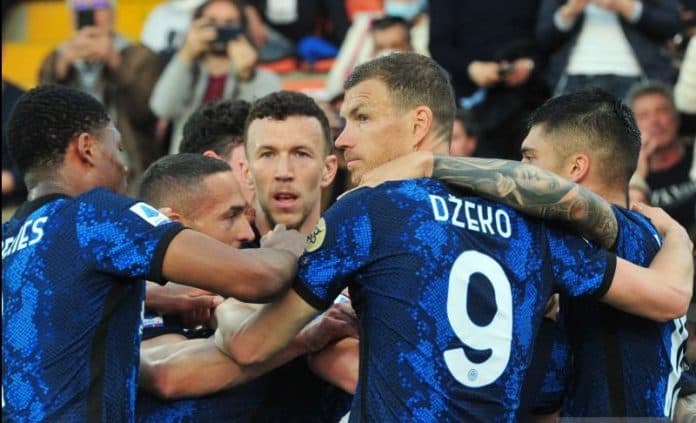 inter_milan_menang_lawan_spezia_3_1_puncaki_klasemen_sementara