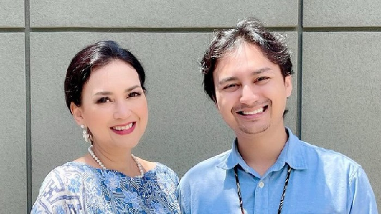 ira_wibowo_gandeng_pacar_baru_di_pesta_pernikahan