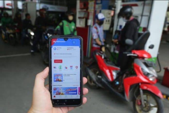 isi_bbm_pakai_aplikasi_ini_pendapat_warga_siantar_dan_petugas_spbu