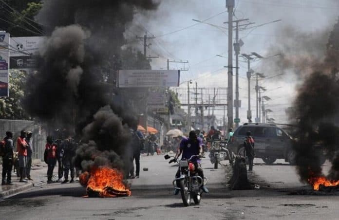 istana_kepresidenan_haiti_dan_kantor_pemerintah_diserbu_geng_kriminal