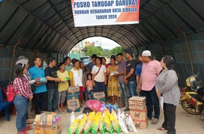 iwo_sibolga_tapteng_berikan_bantuan_pada_korban_kebakaran