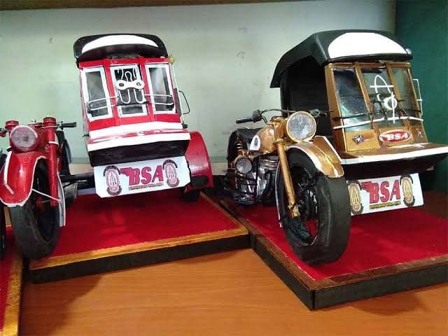 iyong_damanik_buat_miniatur_becak_bsa_dan_rumah_bolon_untuk_lestarikan_budaya