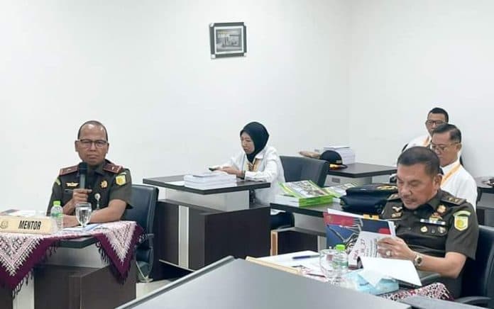 jadi_mentor_di_seminar_pj_bupati_sugeng_bocorkan_sejatinya_jadi_seorang_pemimpin