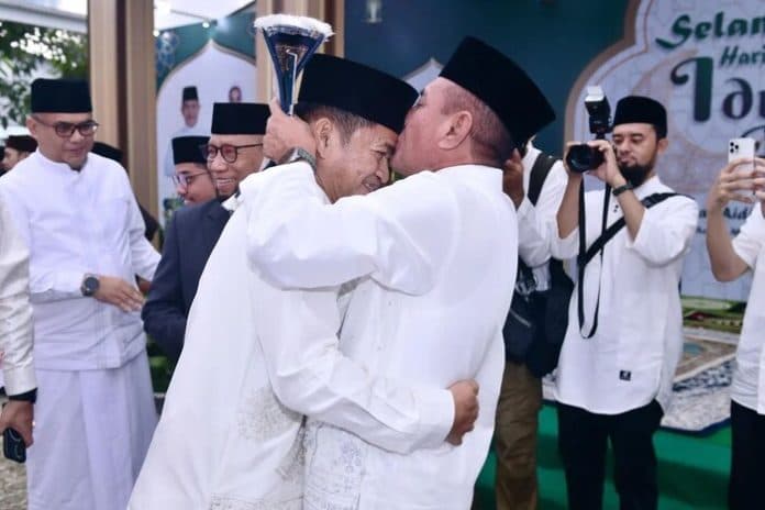 jadi_momen_usai_shalat_idul_fitri_edy_rahmayadi_cium_kening_pj_gubsu