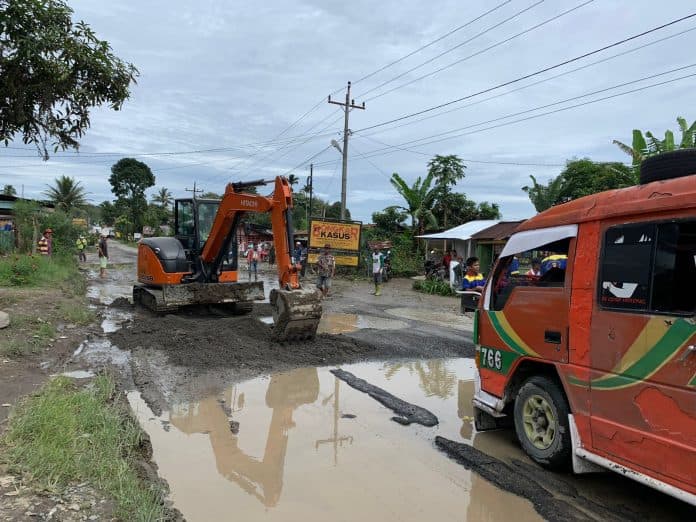 jalan_besar_saribudolok_rusak_parah_akhirnya_diperbaiki