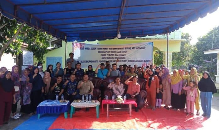 jalan_desa_diaspal_warga_di_deli_serdang_gelar_syukuran