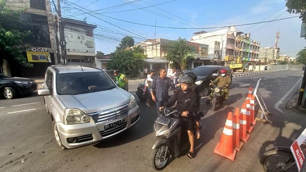 jalan_hm_yamin_ditutup_pedagang_mau_makan_apa_kami
