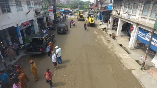 jalan_inti_perdagangan_tampak_mulus_bun_hang_meterial_sumbangsi_masyarakat