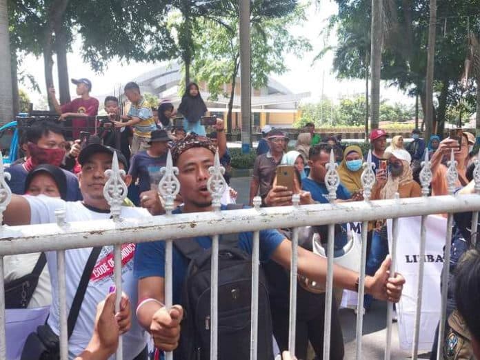 jalan_persatuan_dijual_puluhan_warga_muliorejo_sunggal_unjuk_rasa_ke_kantor_bupati_deli_serdang