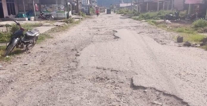 jalan_provinsi_di_nagori_saran_padang_simalungun_tidak_tersentuh_perbaikan_selama_20_tahun