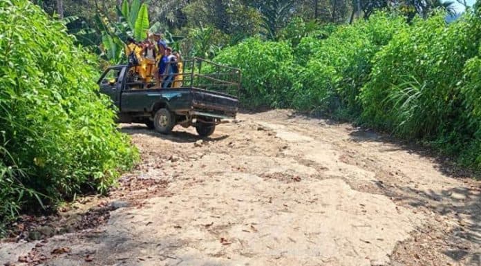 jalan_provinsi_tiga_baru_dairi_hancur_dan_sulit_dilintasi_kendaraan