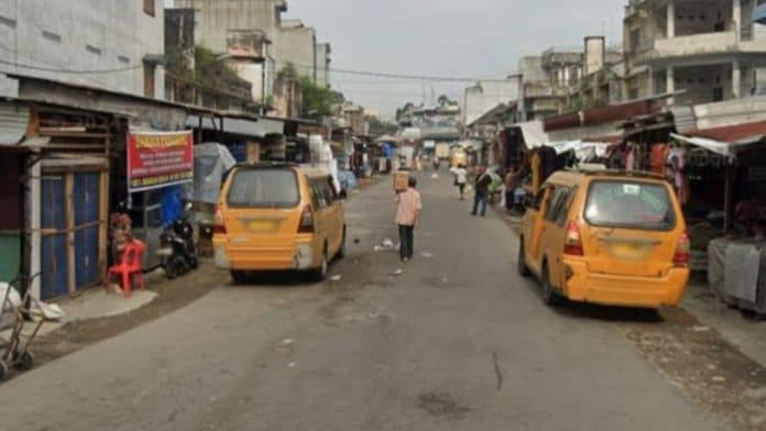 jalan_sambu_medan_berubah_fungsi_antara_lapak_monza_dan_pool_angkot
