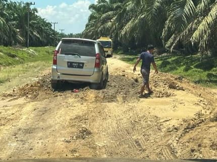 jalan_sepanjang_30_kilometer_di_palas_sudah_puluhan_tahun_rusak