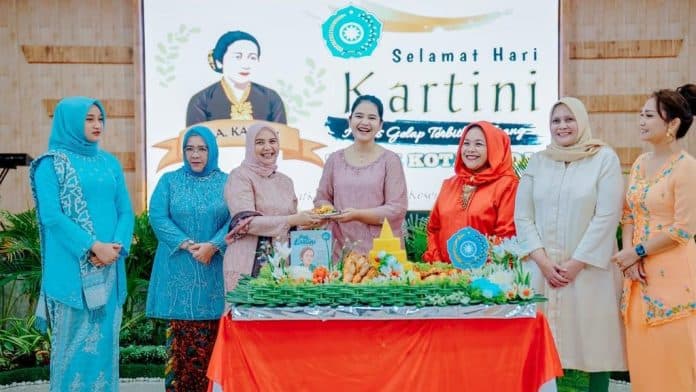 jalankan_10_program_pokok_pkk_kahiyang_ayu_apresiasi_semangat_seluruh_kader