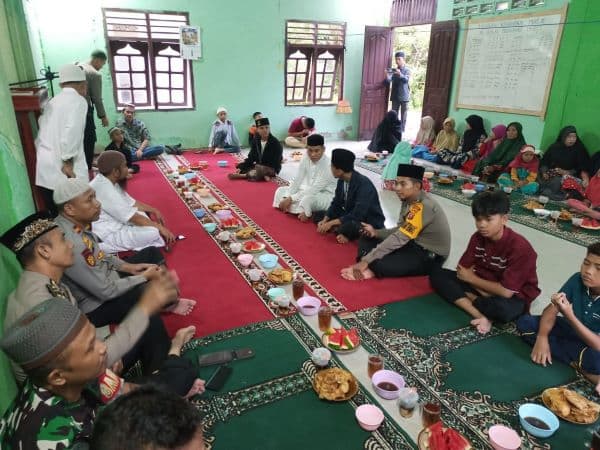 jalin_kedekatan_polri_dan_masyarakat_polres_nisel_gelar_safari_ramadhan