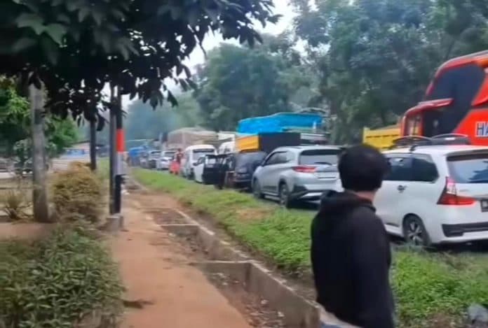 jalinsum_aek_pamingke_macet_parah_medan_menuju_rantau_prapat_dibuat_satu_arah