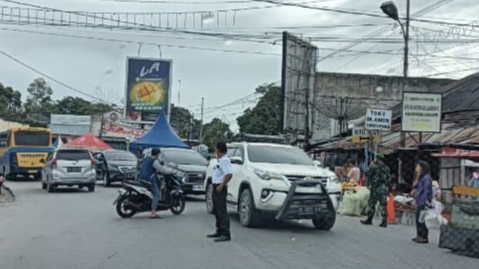 jalinsum_kabupaten_toba_mulai_padat_pengendara_diimbau_kurangi_kecepatan_di_tiga_titik