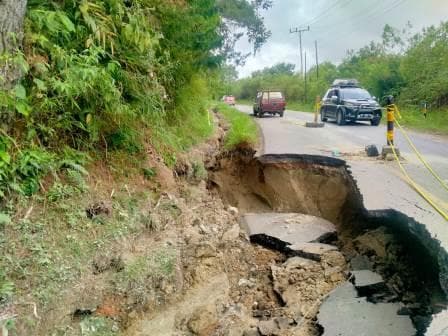 jalinsum_sidikalang_dolok_sanggul_amblas_lagi_bppjn_penyebabnya_diduga_tambang_pasir_ilegal