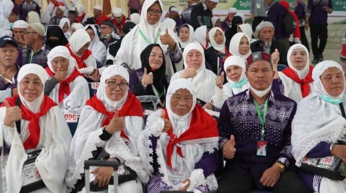 jamaah_haji_kloter_2_embarkasi_medan_kembali_utuh_berjumlah_359_orang